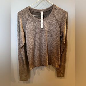 Swiftly Tech long sleeve race length                 color:slate/white size 6